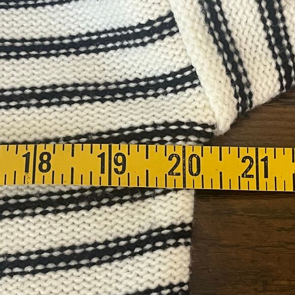Forever 21 Black & White Striped Scoop Neck Cropped Sweater Size Small - Picture 4 of 7